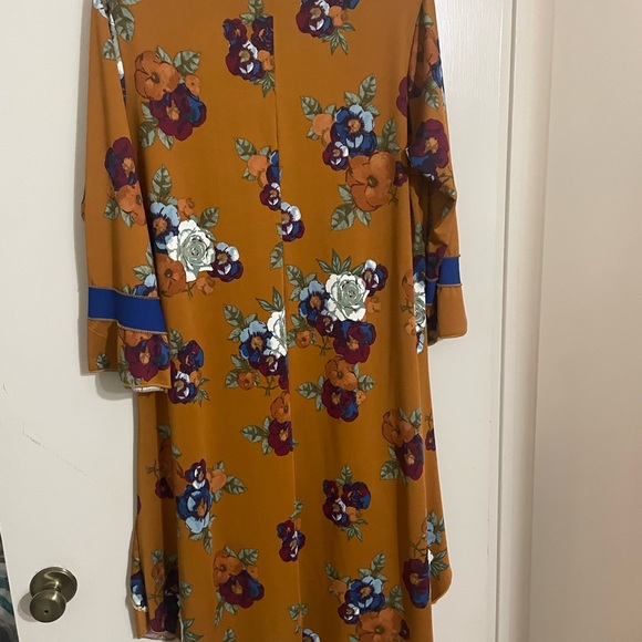 Custom made top - Picture 2 of 5